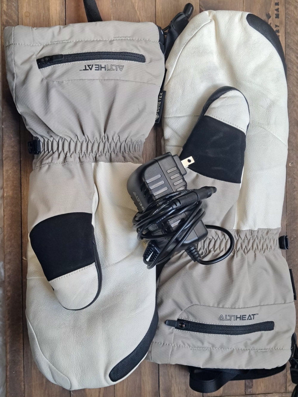 Outdoor Research Heated Gloves Unisex Size L - Picture 7 of 7